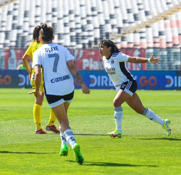 Ysaura Viso fue la heroína de la jornada tras marcarle un doblete a Arturo Fernández Vial. Fuente: Colo Colo.