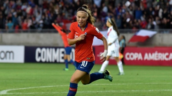 Yanara Aedo, refuerzo de Colo Colo Femenino, vistiendo la camiseta de la Selección Chilena | Imagen: Agencia Uno