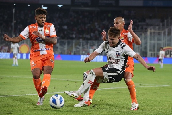 Leonardo Gil no podrá jugar ante Cobresal al estar suspendido por doble amarilla ante Unión Española. | Foto: Agencia UNO.