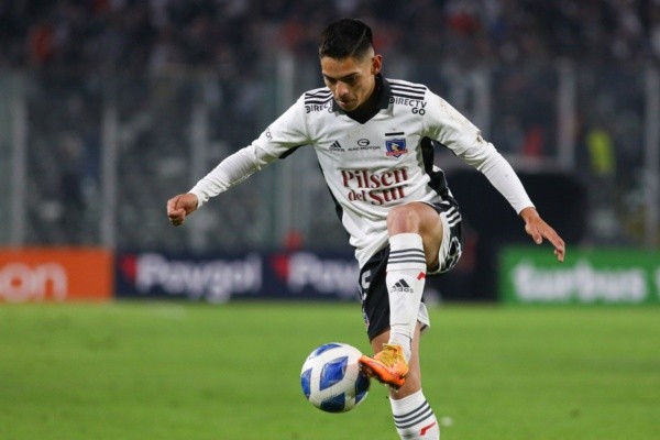 Joan Cruz no ha podido ganarse un espacio en Colo Colo | Imagen: Agencia Uno