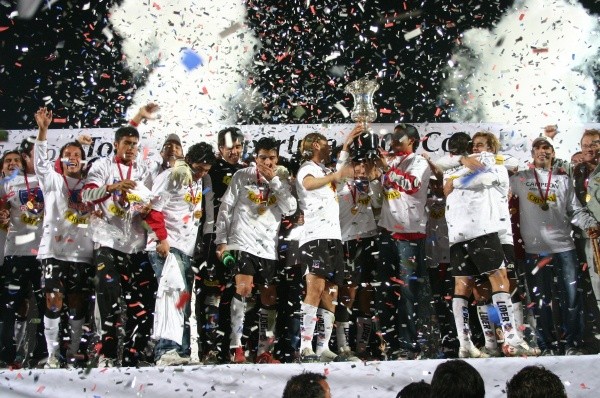 Colo Colo fue campeón del Apertura 2006 en el Estadio Nacional ante Universidad de Chile, con la mitad del recinto destinado para los albos y la otra mitad para los azules. | Foto: Archivo.
