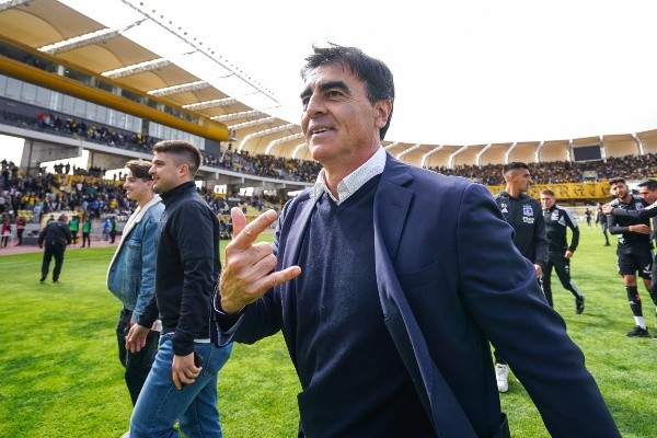 En Colo Colo esperan que Gustavo Quinteros siga siendo el entrenador del Cacique para el 2023. | Foto: Guillermo Salazar.