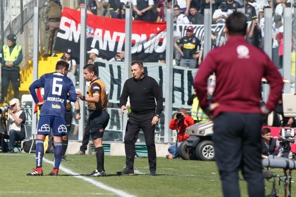 Kudelka enfrentó con la U a Colo Colo y perdió por 1-0 en el Estadio Monumental. | Foto: Agencia UNO.