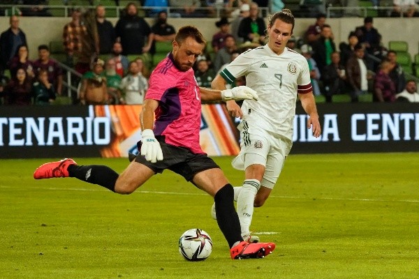 Sebastián Pérez hasta llegó a la selección chilena tras su buena campaña en la UC en el 2021. | Foto: Getty Images.