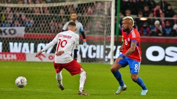 Arturo Vidal fue titular en la caída de Chile ante Polonia | Imagen: Vicente Aránguiz / Redgol