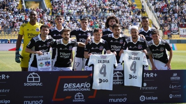 Leonardo Gil fue parte del homenaje a Matías Zaldivia al inicio del compromiso | Imagen: Guillermo Salazar