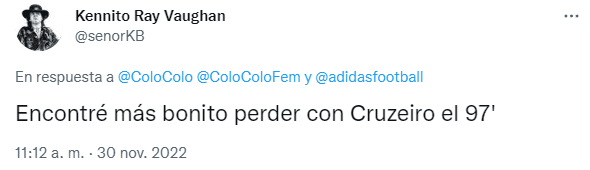 Hinchas de Colo Colo reaccionan a la camiseta conmemorativa.