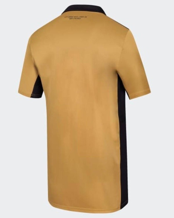 La camiseta conmemorativa de Colo Colo para hombres | Imagen: Adidas