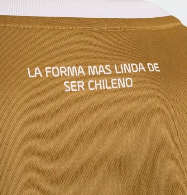 La camiseta conmemorativa de Colo Colo para mujeres | Imagen: Adidas