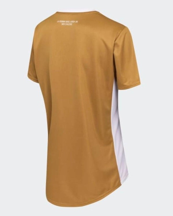 La camiseta conmemorativa de Colo Colo para mujeres | Imagen: Adidas