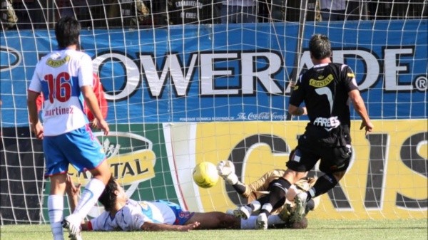 Uno de los goles más recordados de Paredes fue aquel en la final del Clausura 2009.
