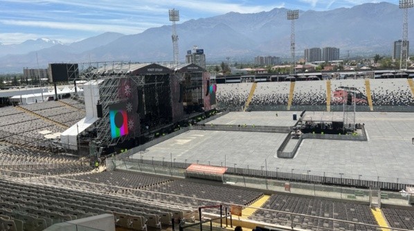 Así se cubrió la cancha del Estadio Monumental durante el Knofest | Imagen: Guillermo Salazar