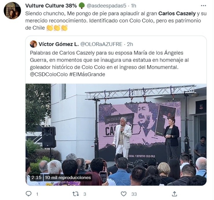 Hinchas de la U se rinden a los pies de Carlos Caszely.