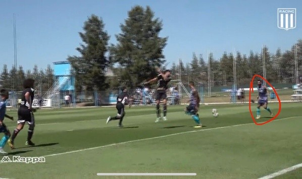 Primer gol de Racing. Pantallazo de @AlonsoNovoa7