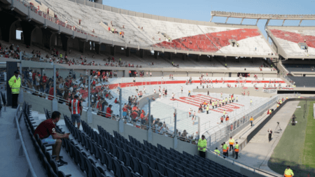 Goleador del Siglo es un libro escrito por el periodista Luis Marambio Torres.