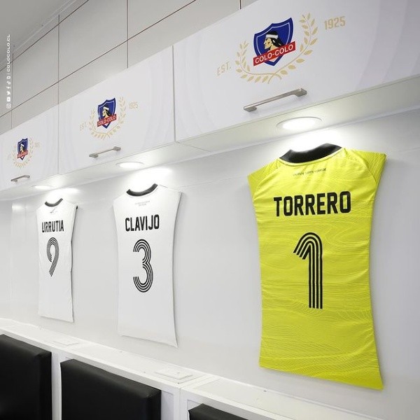 Las camiseta de las jugadoras será parte del diseño del camarín. / Foto: Colo Colo