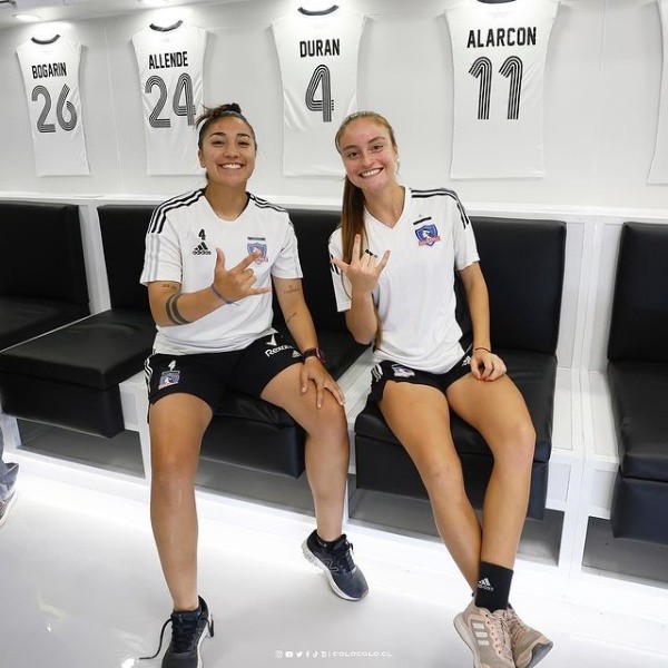 Elisa Durán y Antonia Alarcón conocieron el remozado vestuario. / Foto: Colo Colo